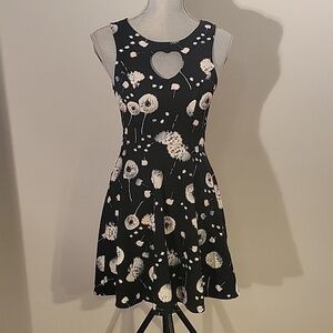 Material Girl, Black & White Sleeveless Heart Cutout Dress, Size: S